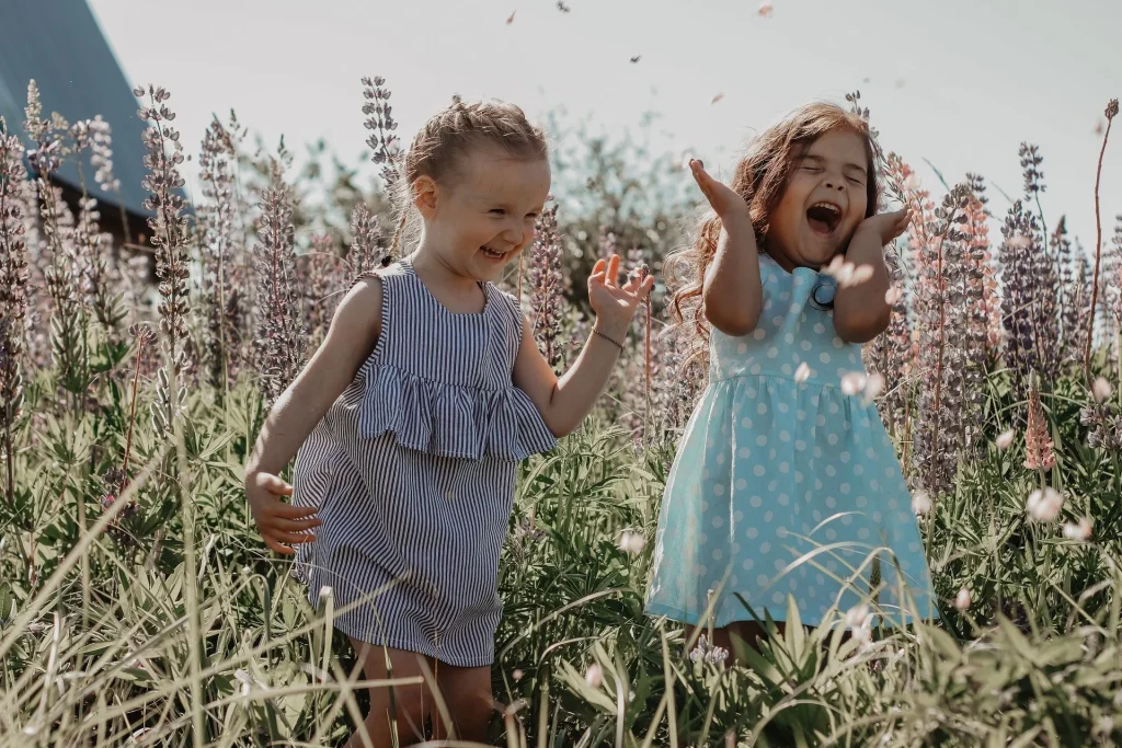 Kids in Blumenwiese